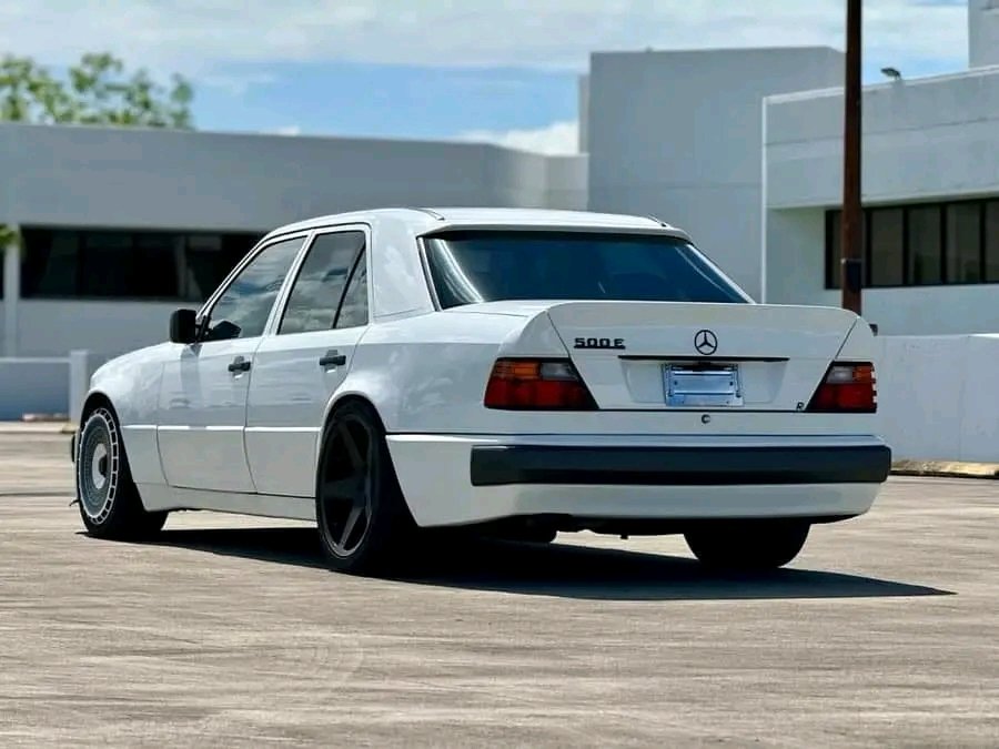 Autolux14's tweet photo. Mercedes-Benz W124 500E 
#supercar #carsracing #luxurycar
#MercedesBenz #BMW https://t.co/akSeRG4t7I