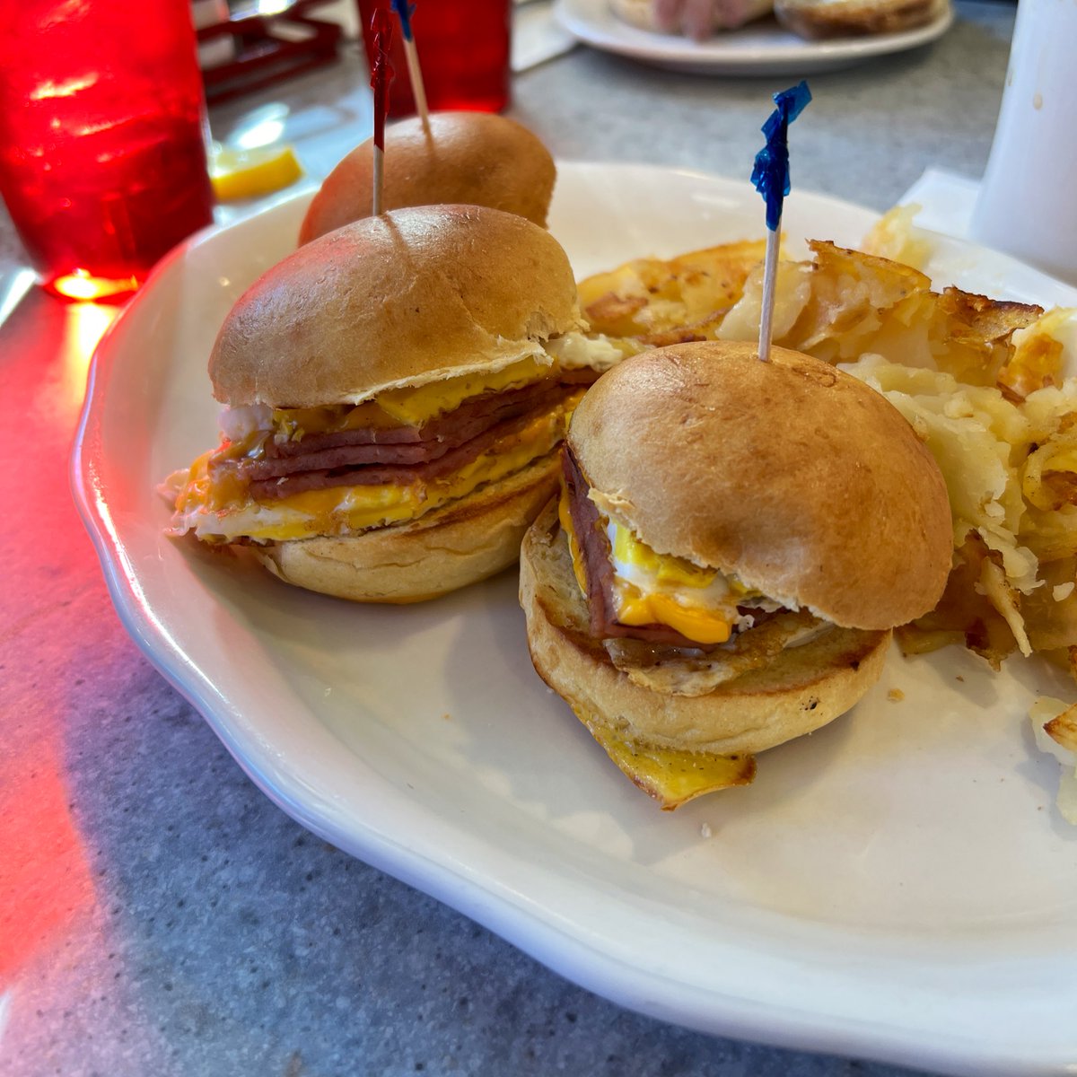 hey main twitter

taylor ham egg and cheese sliders 

alright cya again in 4 months