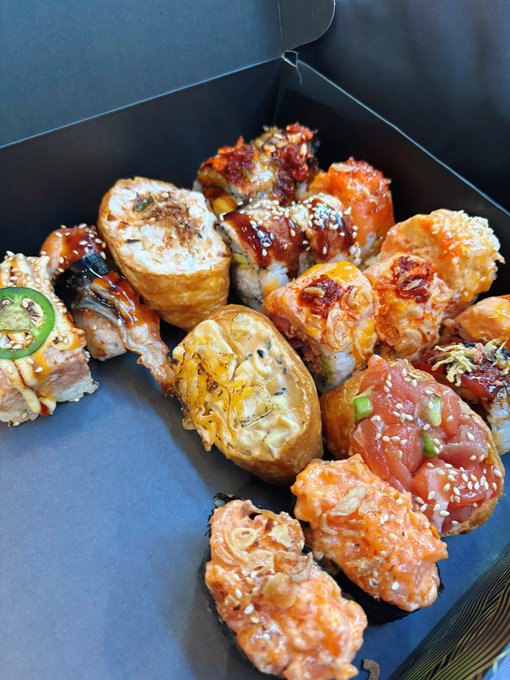Sushi by the lb? Yes please! 🥢 https://t.co/KftyEJlE6T