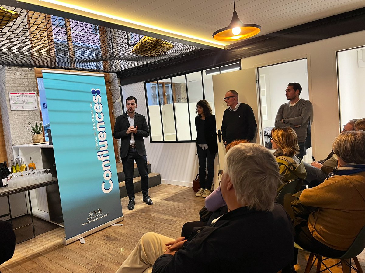 lterrenes's tweet photo. C’était la rentrée de @Confluences_ !

Des activités, des débats, mais aussi une volonté commune de construire un vrai contrepouvoir citoyen et de penser le futur de Lyon.

Merci à @GKepenekian, @sarah_tanzilli et @MichelLeFaou pour votre présence à nos côtés et votre écoute 🤝🏼 https://t.co/MsG4zPyRmK