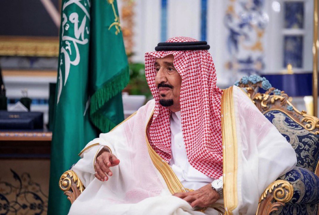 اللهم احفظ خادم الحرمين الشريفين الملك سلمان بن عبدالعزيز من كل سوء ومكروه وألبسه ثوب الصحة والعافية.