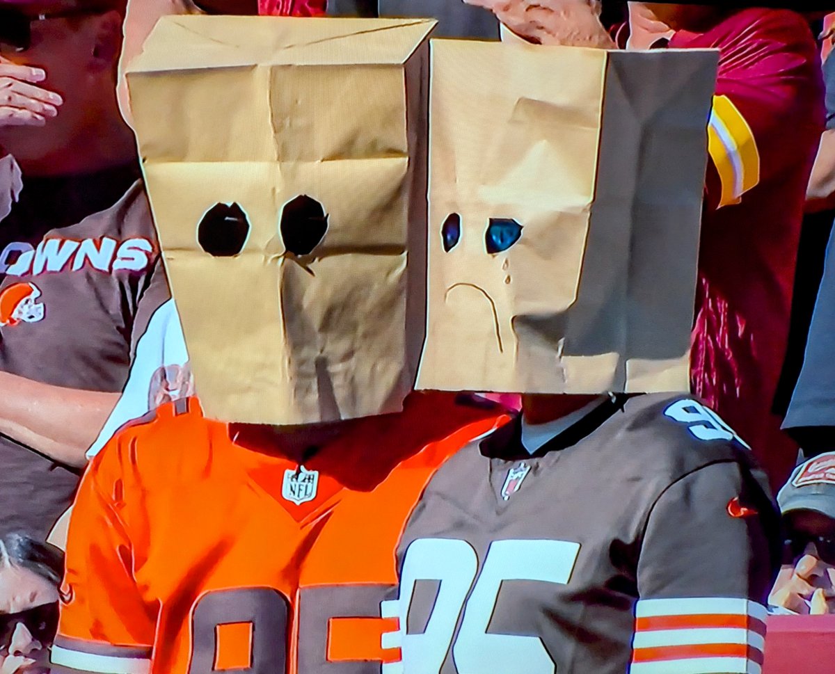 JohnSitarek's tweet image. Browns paper bag season has arrived.
#CLEvsWAS #NFLWeek5