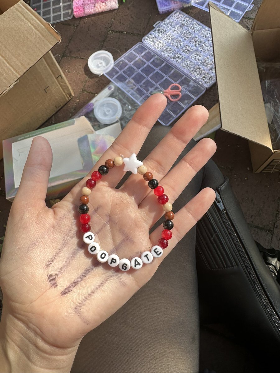 MOYYDEATH's tweet image. #POOPGATE