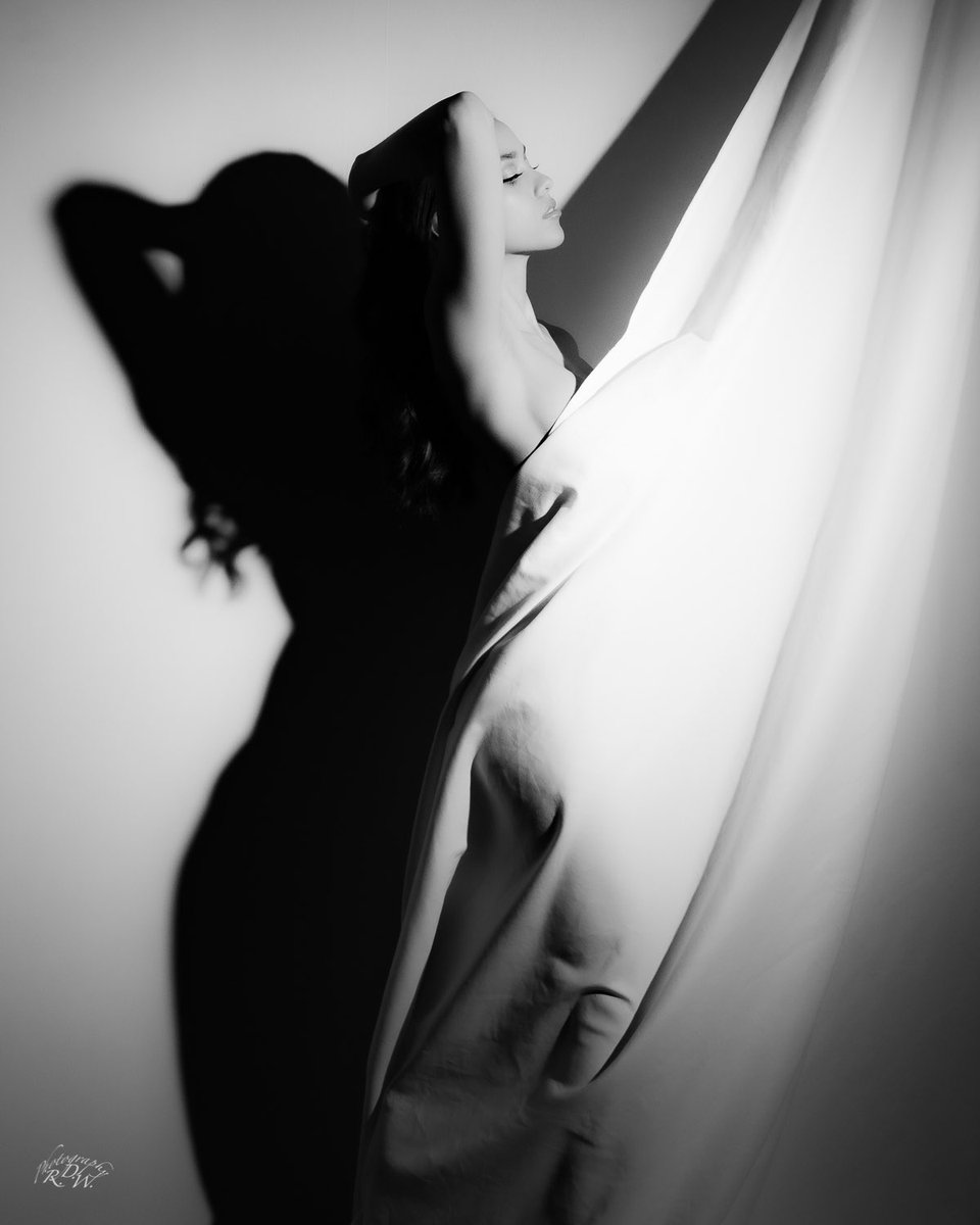 rdwalkerimages's tweet image. Feeling some flower B&amp;amp;W today.
.
.
In Frame: No tag requested.