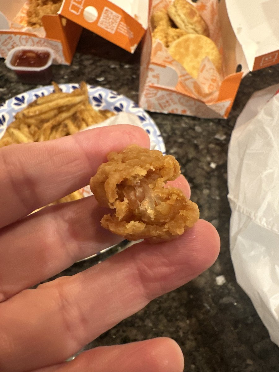babesmks3's tweet photo. @Popeyes please do something about Store # 4345. Their customer service and products are NOT  up to Popeyes standards. Here are some pics please send help! Shrimp you can’t even bite, two tablespoons of Mac&amp;cheese and nasty sauced gp wings and horrible customer service! https://t.co/bYimh0eiox