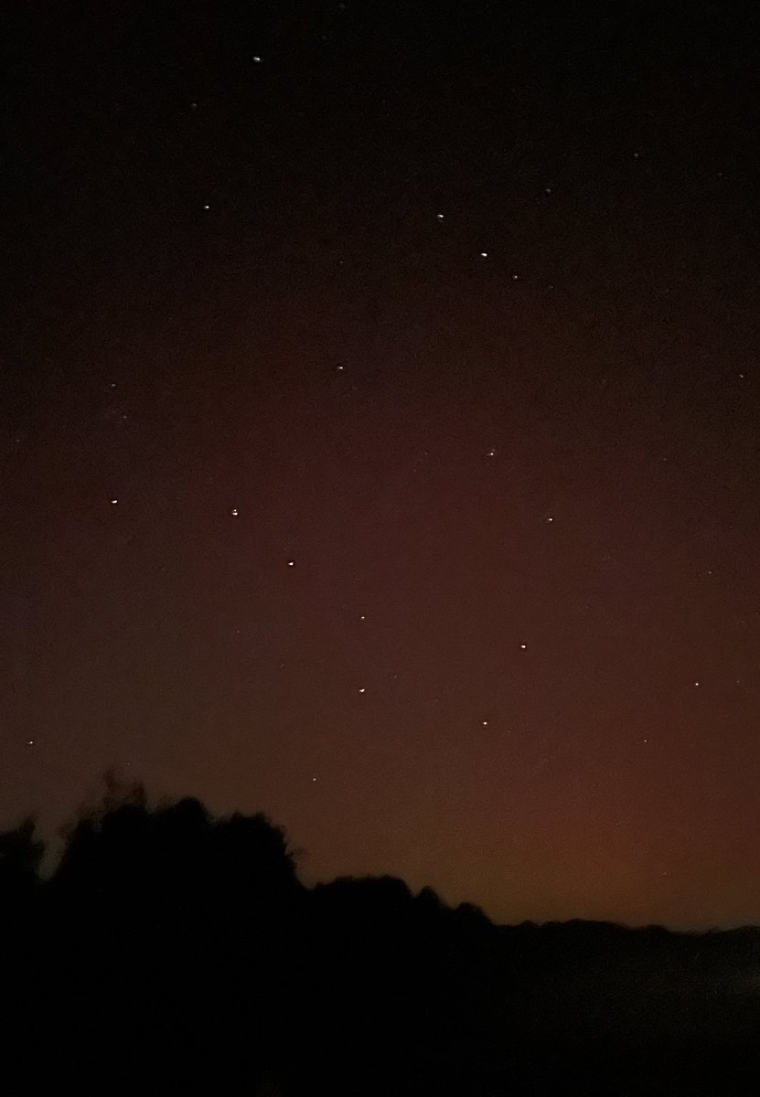 Northern lights and a flickering sky