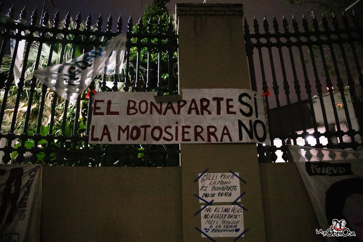 gargantapodero's tweet photo. "Tuve dos intentos de suicidio, y para mí ellos fueron mi salvación, fueron mi apoyo cuando más necesite y sigo aún en tratamiento", nos contó Naira, quien es una de las más de 100.000 personas atendidas en lo que va del año.

#NoAlCierreDelHospitalBonaparte https://t.co/MKPpym1ngS