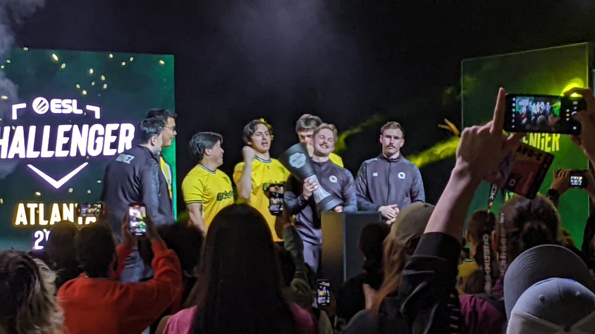 Scruffy_Hobo's tweet photo. Man, I want to play CS for some reason #flyquest #DreamHack https://t.co/lZ8r2JOOjC