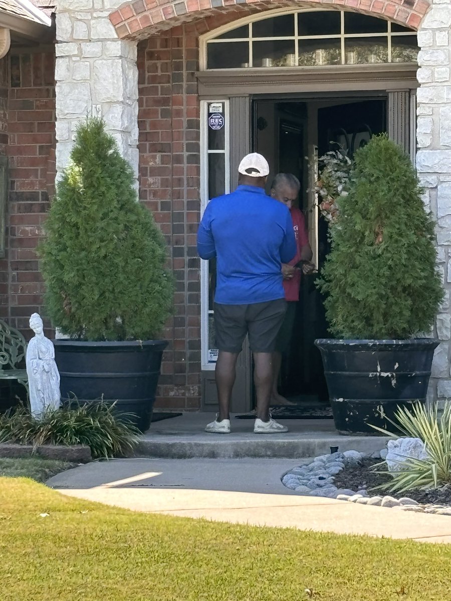 NanaForHD90's tweet photo. Great day on the doors with @YDOklahoma! #NanaInNovember #HD90 #OKLeg #okpol https://t.co/sQ4olovvDR
