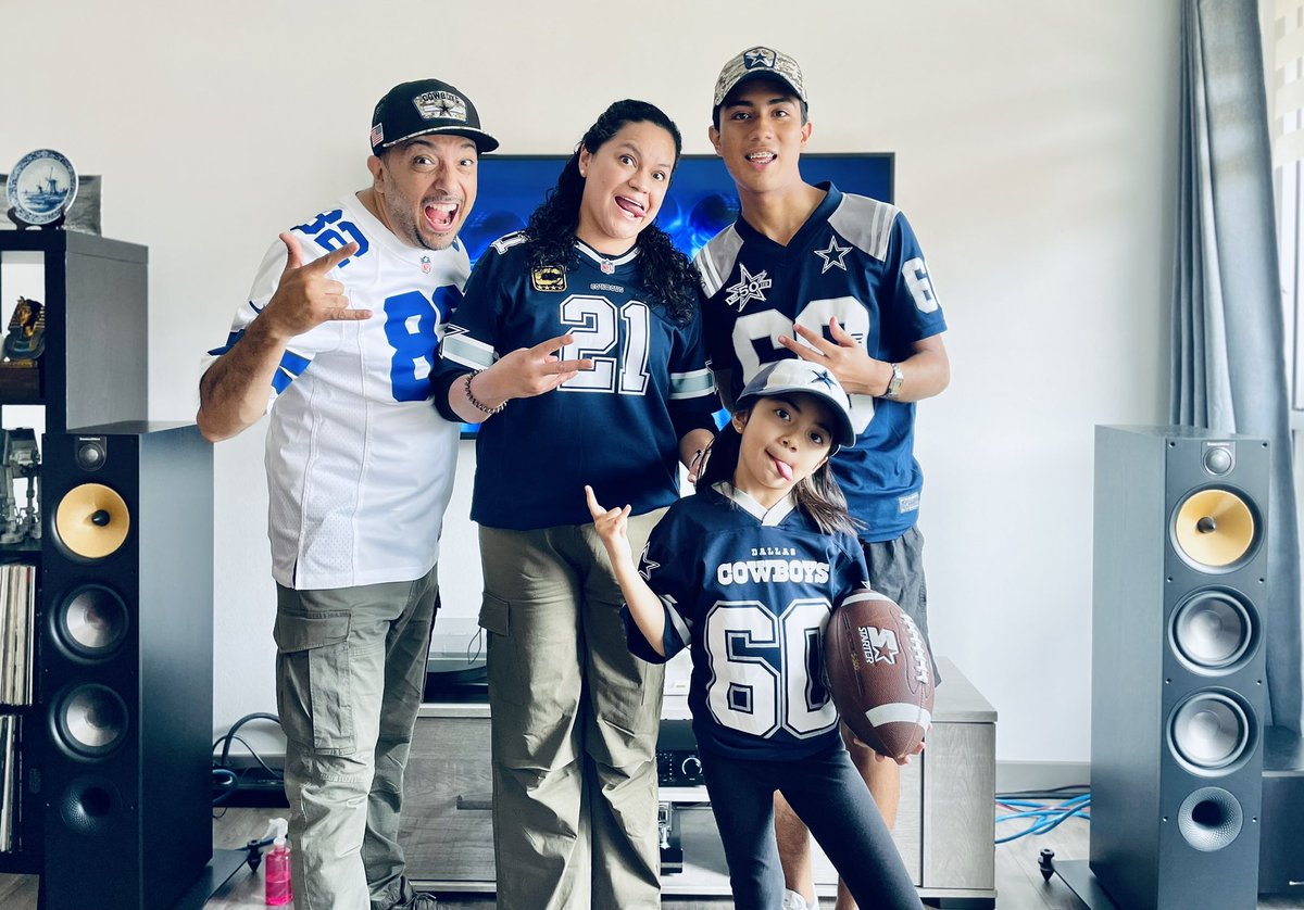 Yordyms's tweet photo. Listos para el juego
#NFLxESPN https://t.co/uxqH3rwNK6