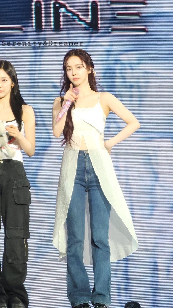 GalaxyGG228's tweet photo. Karina 🙂😊🫠

#aespa #æspa #에스파
#SYNK_ParallelLine #aespaLIVETOUR2024
#aespaLIVETOUR2024_inBKK
#aespa_SYNK_PARALLELLINE_inBKK #karina #aespakarina https://t.co/nSnebMqF2M