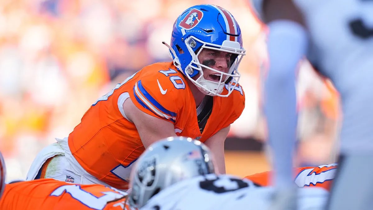 TJenkinsElite's tweet image. Who drops first tomorrow?

RT - Bo Nix
Comment - Caleb Williams

#BroncosCountry 
#DaBears