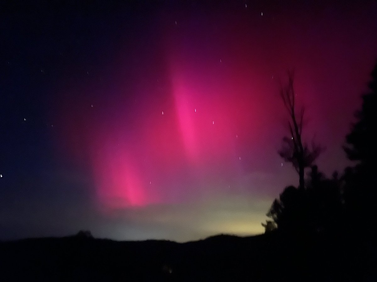 Northern lights putting on a show up here in northern Vermont! #northernlights #aurora #stargazing