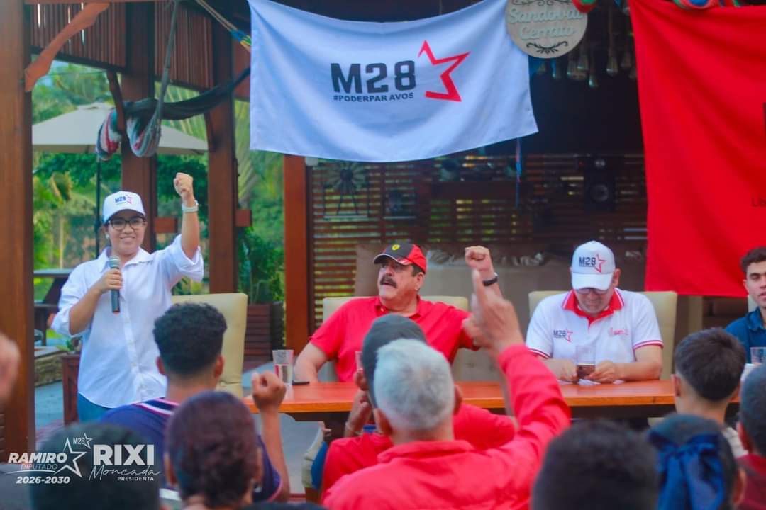 EPecador504's tweet photo. #ELPECADOR 👹🚨REAPARECE EL NEGOCIADOR DE NARCOS #CARLOSZELAYA EN UNA RECIENTE REUNIÓN CON EL MOVIMIENTO DE #RIXIMONCADA.

NO.... ¿QUE SE HABÍA CEDIDO A SU SOBRINA? 

EL PODER ENFERMA Y CARLOS ZELAYA NO VA SOLTAR NUNCA EL MANDO DEL M28.

DEJENOS SU COMENTARIO https://t.co/TCgZMOAB2J