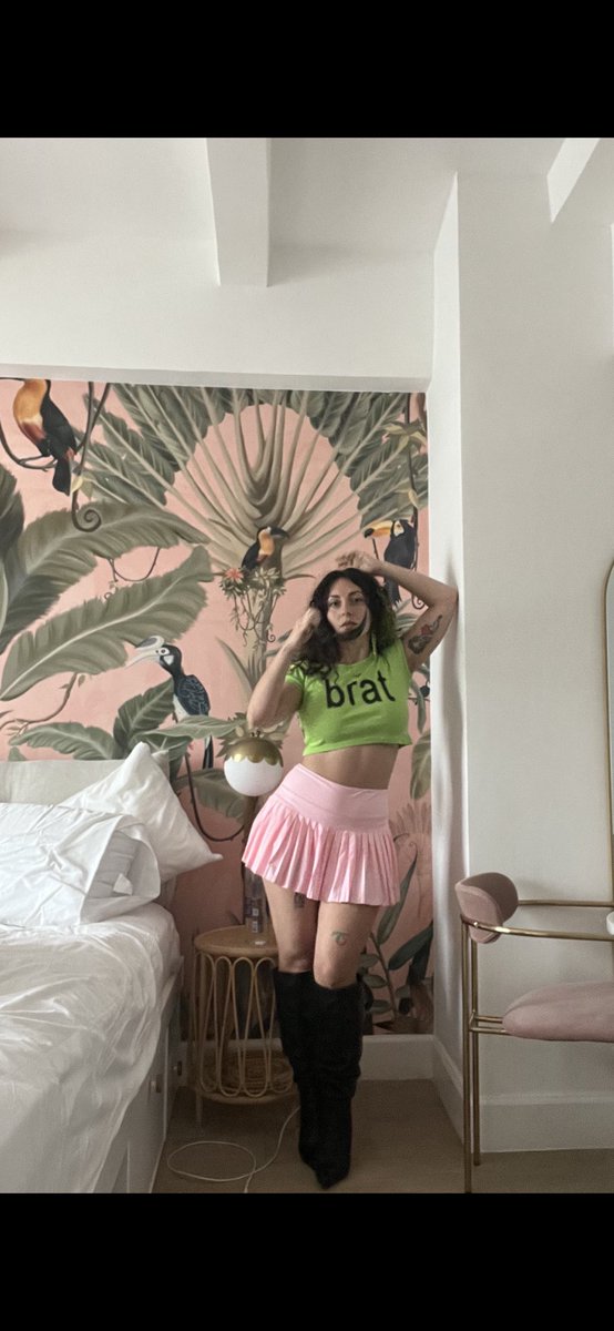 tr0pg0th's tweet photo. Twins @charli_xcx https://t.co/F09K1vbO64