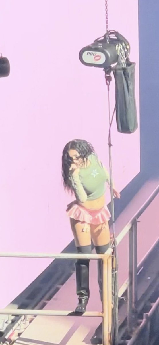 tr0pg0th's tweet photo. Twins @charli_xcx https://t.co/F09K1vbO64