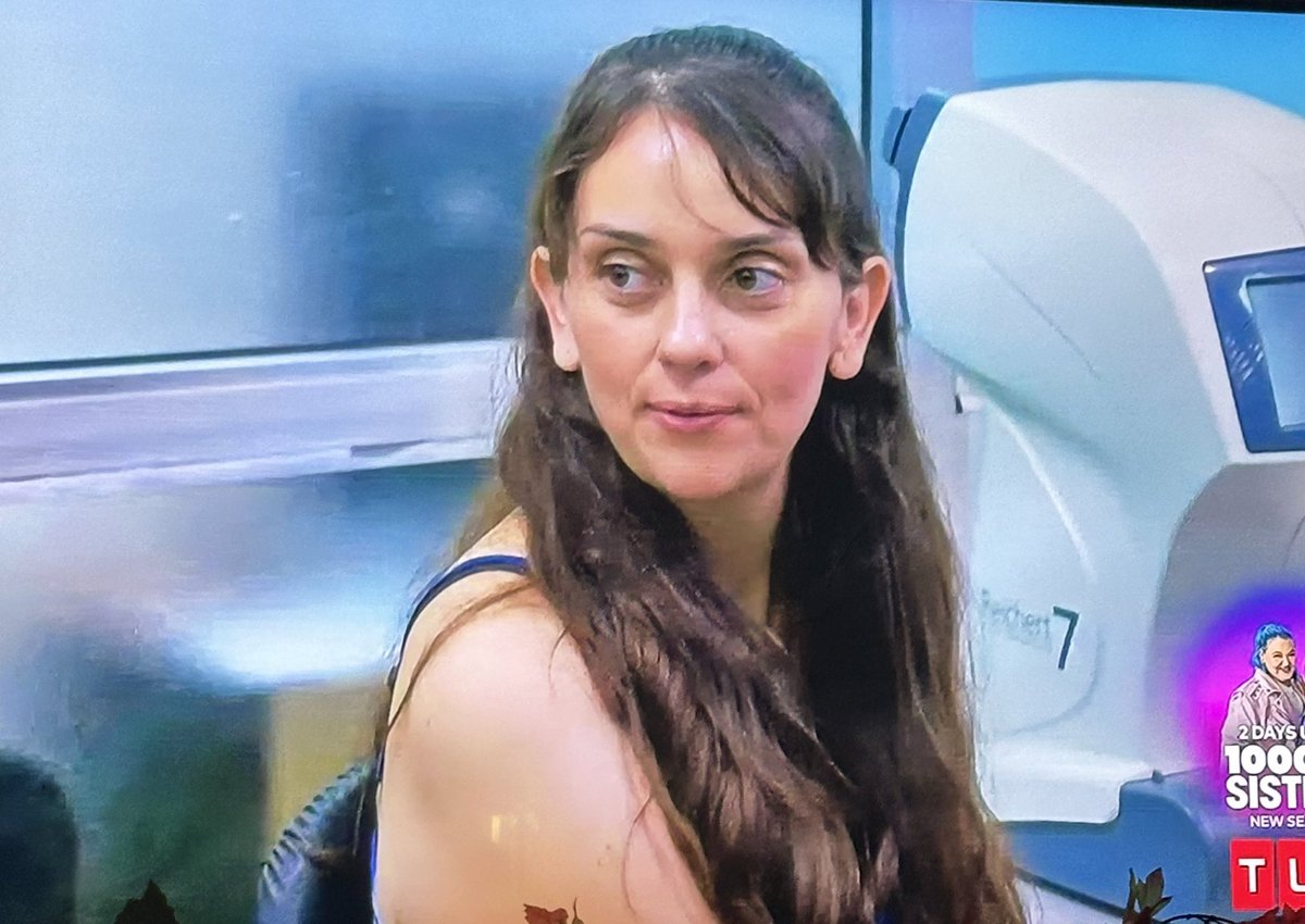 90DayArmy1's tweet photo. “Even though you’re going to stay blind, this life could be just as bright with me in it?” Bitch are you forreal??? #90dayfiance #90DayFianceBeforeThe90Days https://t.co/DAv6Gh5Fo7