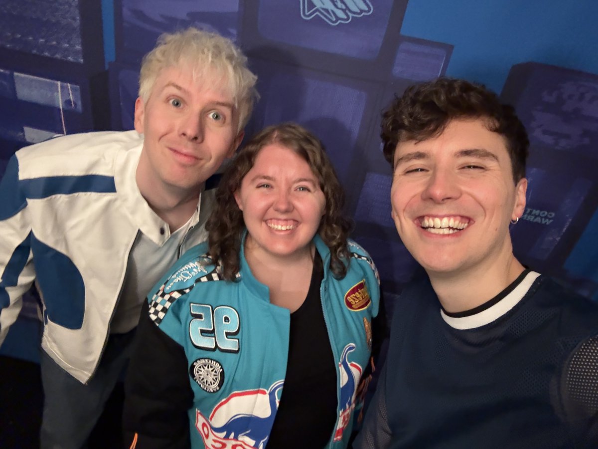amber_lee1998's tweet photo. so i made a fun gift for dan and phil and dan called it super iconic https://t.co/hlNezDP88C