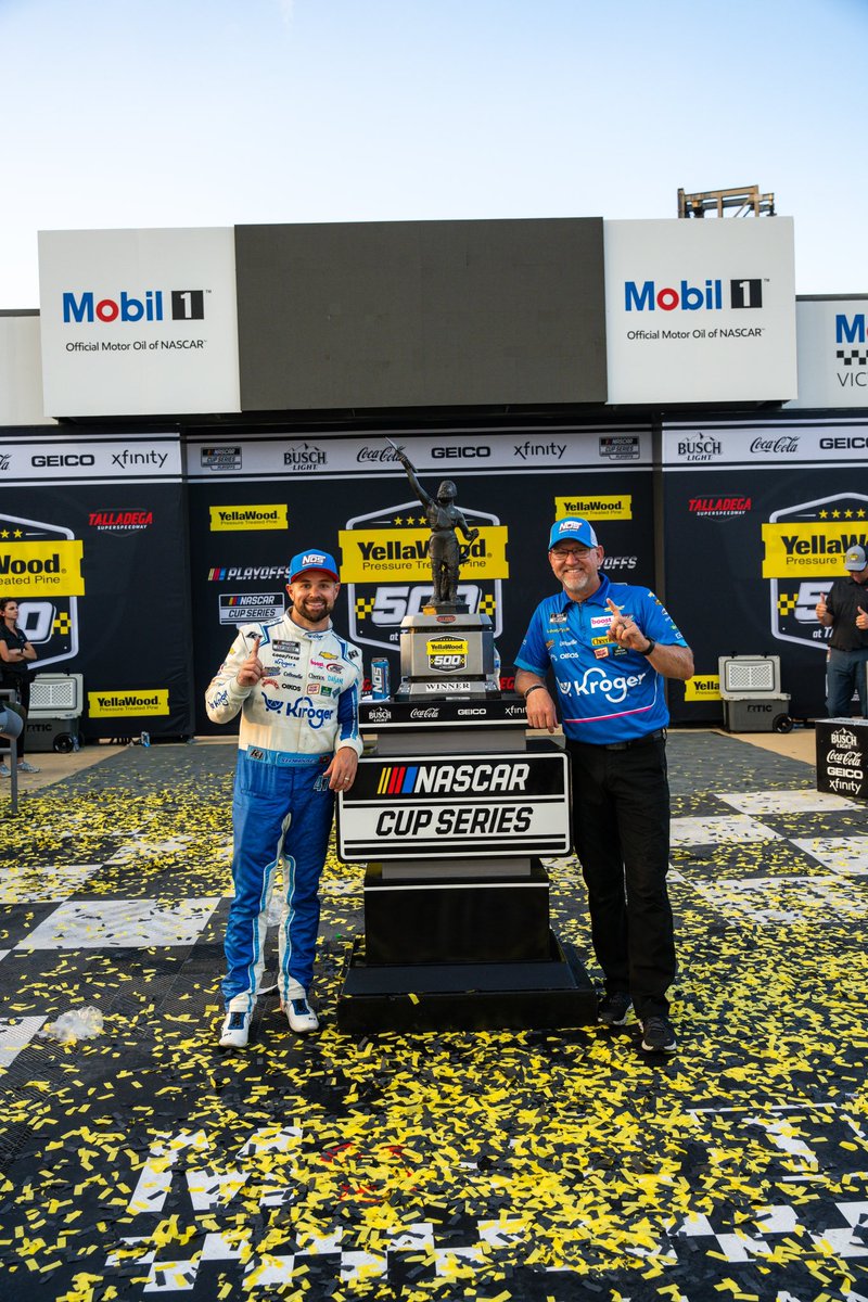 MkelleyHyak's tweet photo. Huge shout out to @LaurenAlbano @NosEnergyDrink huge supporters of @StenhouseJr and mine for 12 years! Thank you guys for everything you do! https://t.co/G5CpCY1kWd