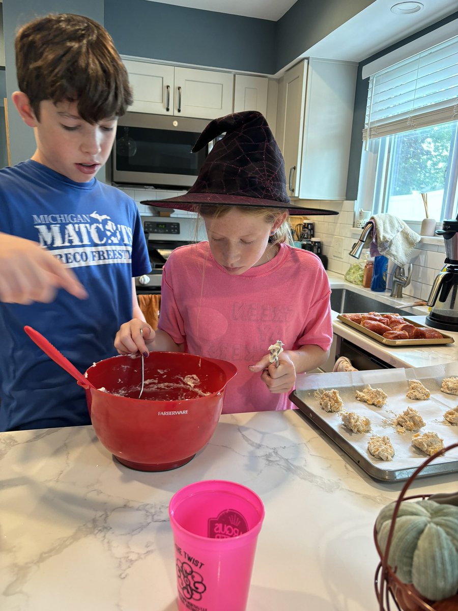 emilyaluia tweet media