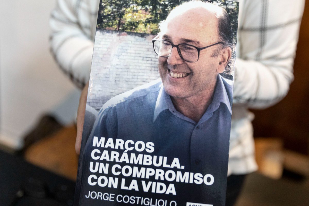 OrsiYamandu's tweet photo. Referencia, ejemplo, compañero. Gracias por tanta generosidad, Marcos. Qué placer haberte acompañado hoy en la presentación del libro. Qué gusto ser testigo de tu compromiso con la vida. https://t.co/ruQV175ozO