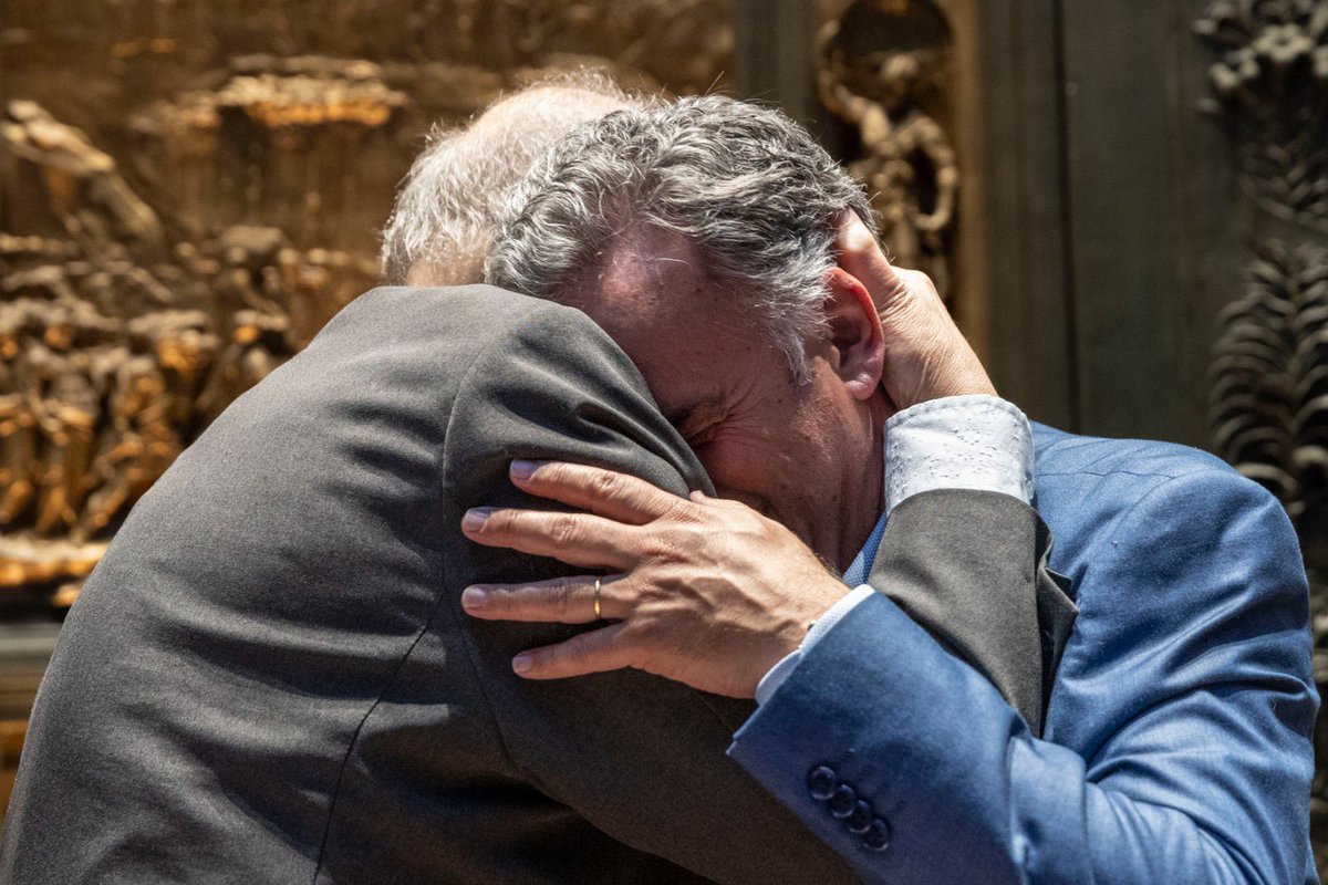 OrsiYamandu's tweet photo. Referencia, ejemplo, compañero. Gracias por tanta generosidad, Marcos. Qué placer haberte acompañado hoy en la presentación del libro. Qué gusto ser testigo de tu compromiso con la vida. https://t.co/ruQV175ozO