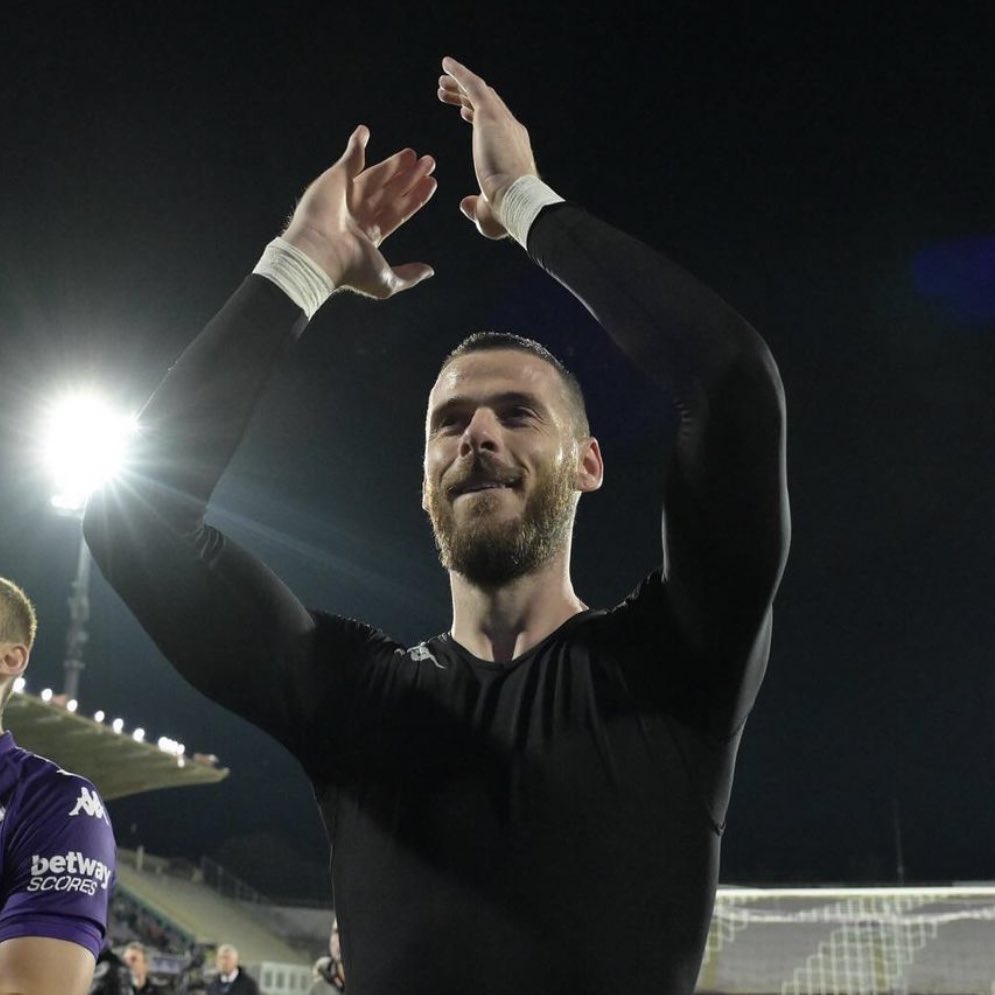 FabrizioRomano's tweet photo. 🔐🇪🇸 Fiorentina manager Palladino on David de Gea saving two penalties vs AC Milan: “Trust me, he’s still a monster. He’s a top, world class player”.

“We can see why he’s a champion, a real one. We should thank him every day, he’s a top goalkeeper and a role model”. https://t.co/zihHMnarYM