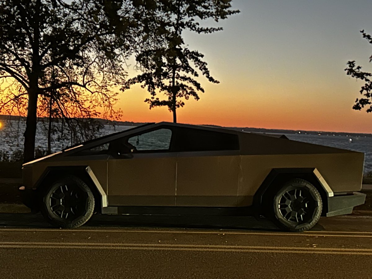 TheControllerDJ's tweet image. Tesla Cybertruck outside my place