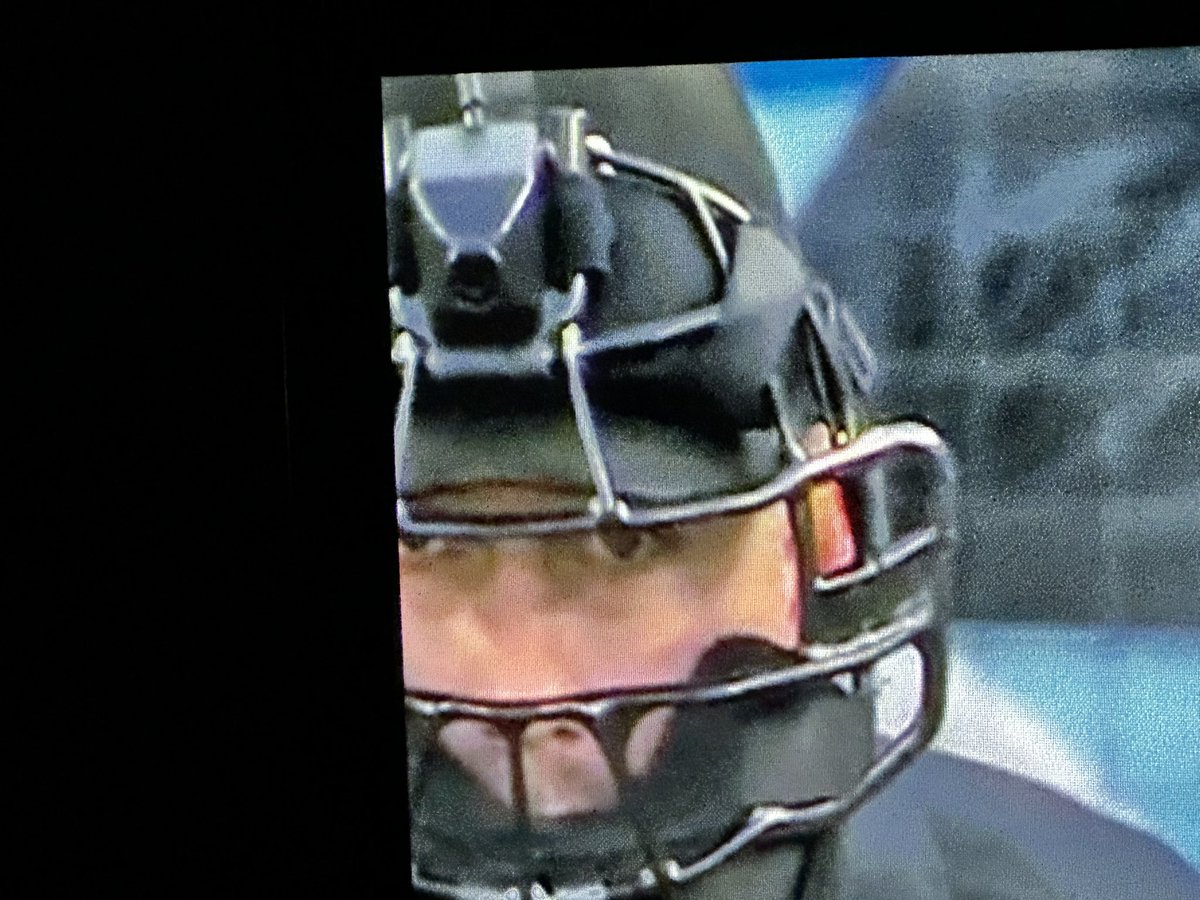FdsiPhotography's tweet photo. Anyone else been loving the Ump POV?  Finally spotted the cam good enough to grab a pic.  Amazing how stable the cam can is. #camera @MLB #MLBPlayoffs #pov #Playoffs @FS1 #prettycool https://t.co/DdEEday37d