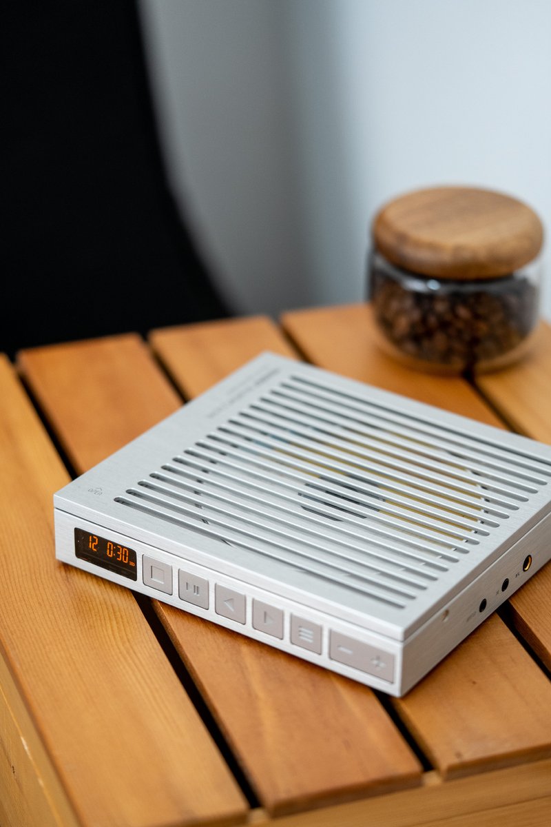 MoondropLab's tweet photo. Listen the magic of music with this fashionable CD player. It brings your favorite CDs to life, allowing you to enjoy every disc on the go.

#discdream2ultra https://t.co/8cbcnfQ7q7