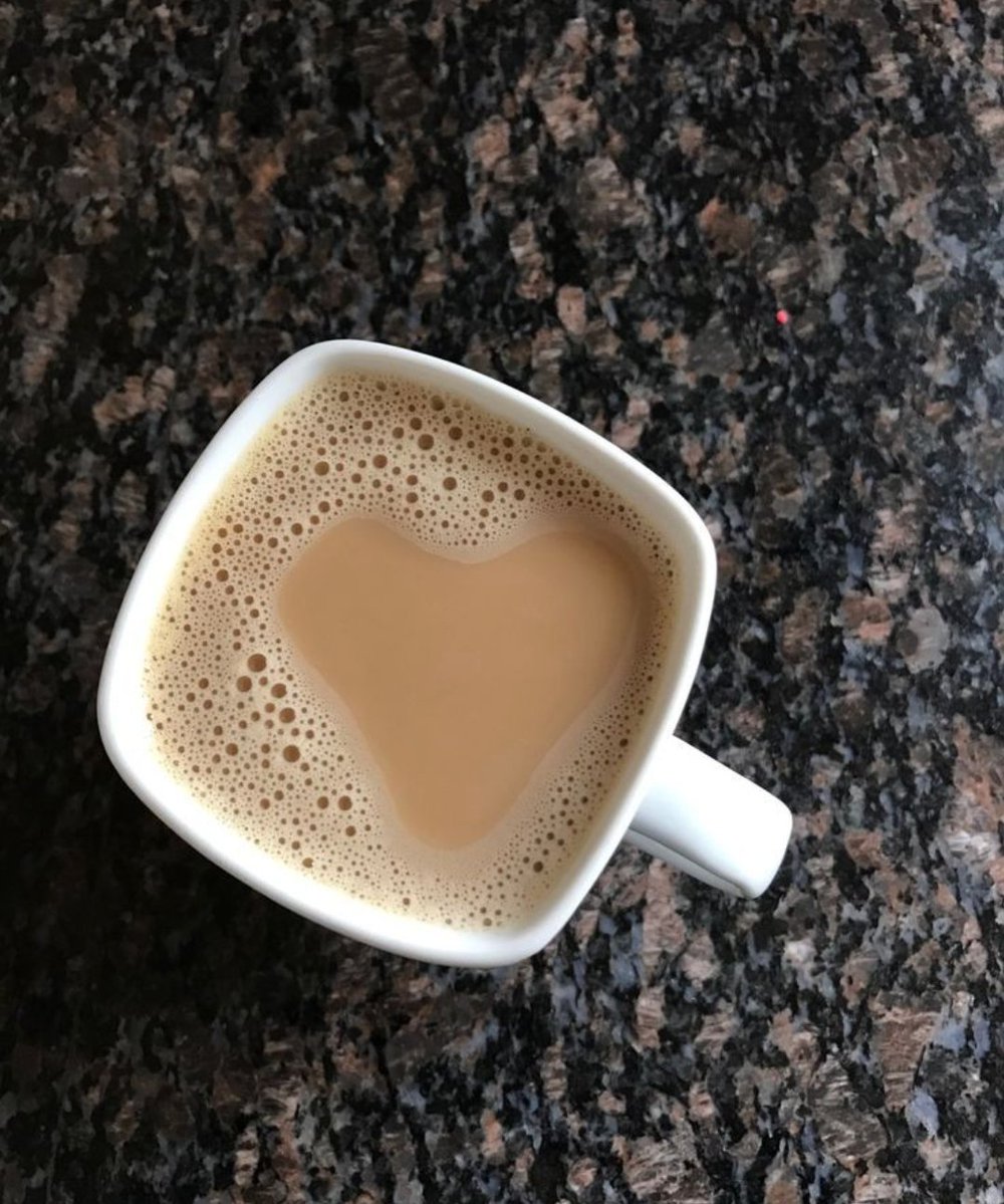 Asha_0101's tweet photo. एक कप चाय कई दिलों को मिला देती है,
एक कप चाय पूरे दिन की थकान मिटा देती है।

क्या बोलते हो एक एक कप चाय हो जाएं #GoodMorning friends https://t.co/3Apet2kzOH