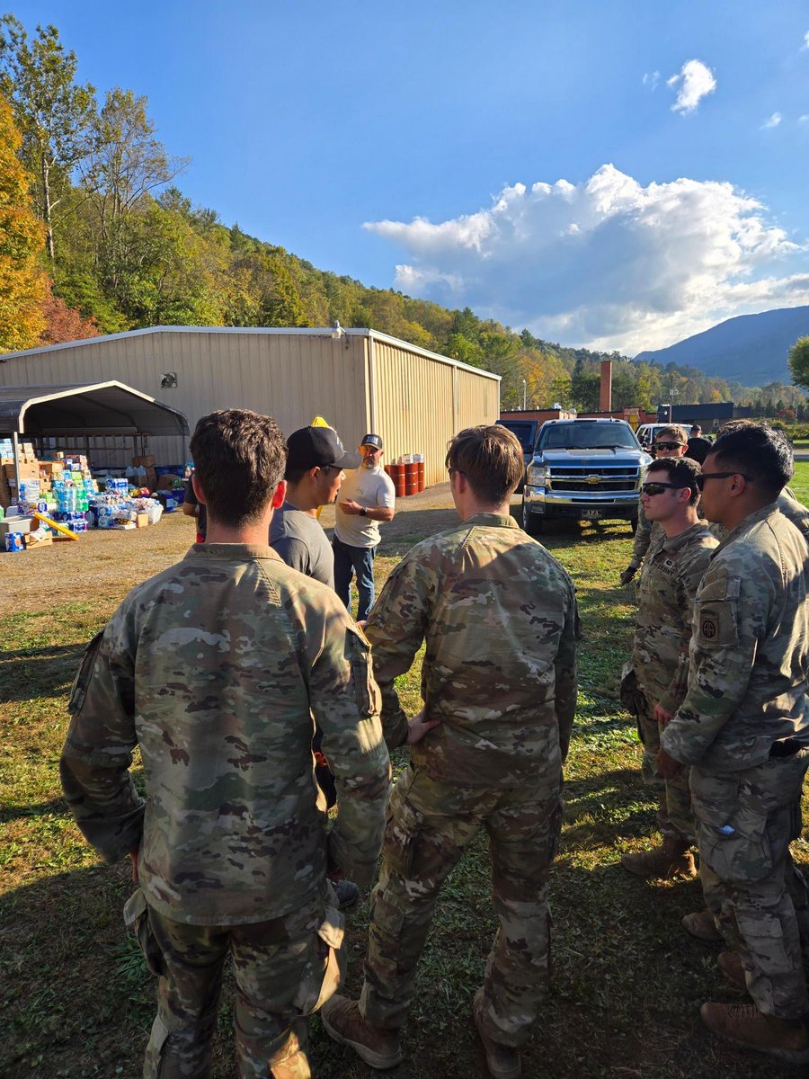 18airbornecorps's tweet photo. Paratroopers from @82ndABNDiv, part of Task Force Castle, used the all-terrain ISV today to deliver supplies on routes near Pensacola, NC that civilian vehicles haven’t been able to travel. They’re working with local leaders to reach communities in need.

📸 from the action: https://t.co/jFK6n8be5R