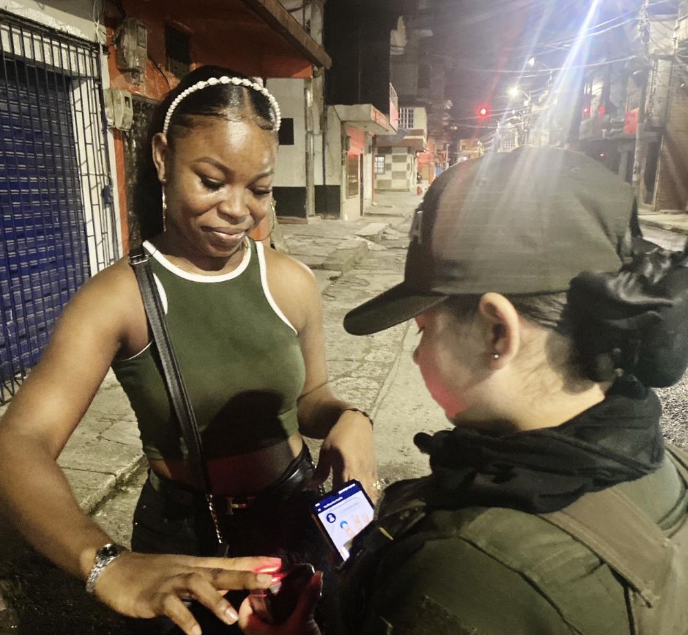 PoliciaChoco's tweet photo. ¡ @GRUPOUNIPOL siempre alerta! Patrullajes nocturnos en Quibdó para garantizar la seguridad y protección de nuestra comunidad. #ConstruyendoPorChocó https://t.co/sWvZOkex8G