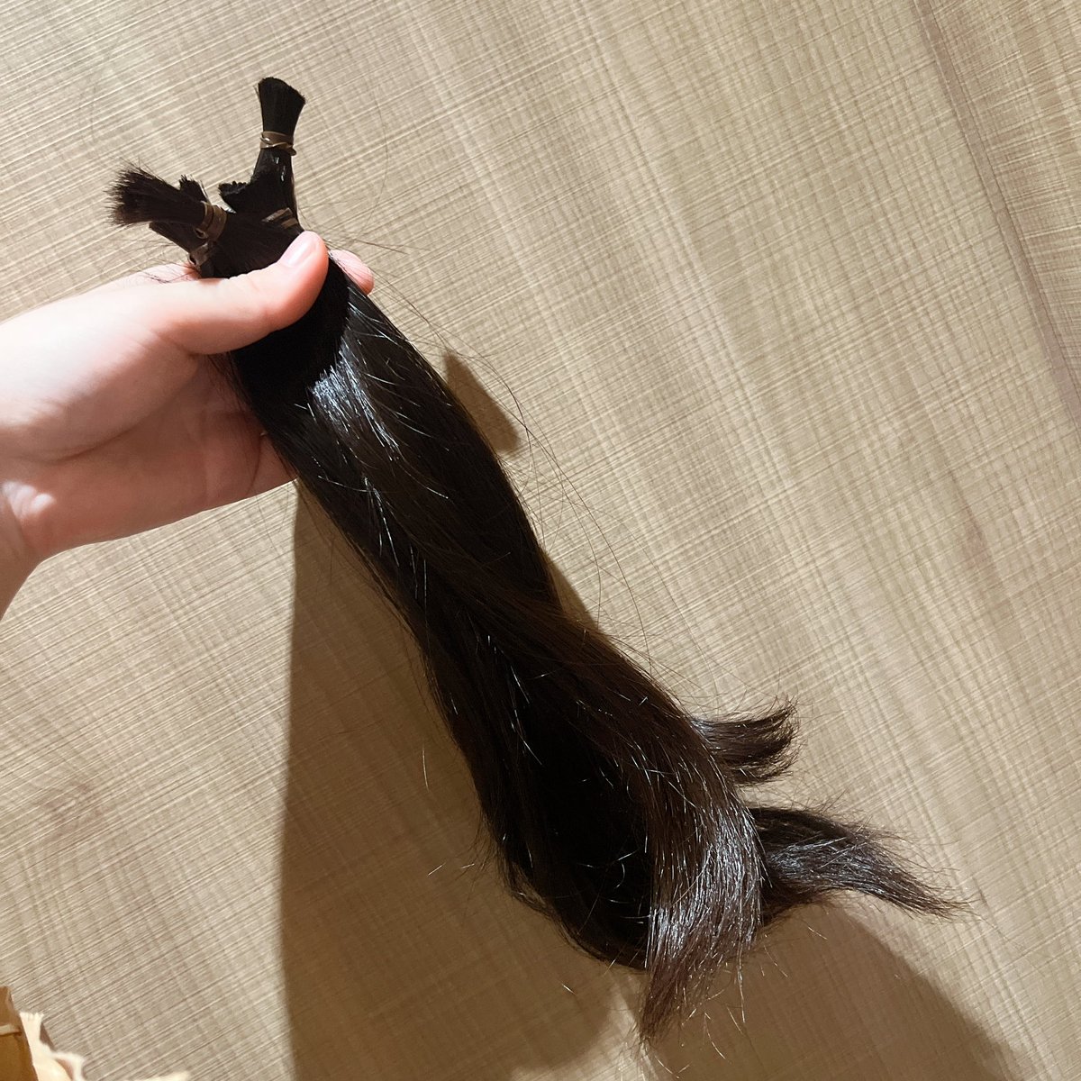 utah_kamiya's tweet photo. 目標があって一切染めずに
伸ばしていた髪の毛✂️
先週の一つ歳を重ねた日にバッサリ切った❣️ずっと決めてたんだ･:*+.\(( °ω° ))/.:+
報告したいこともあったのですが、それは試験に合格してからにします◎

スッキリして、毎日が楽しいよ💃
　
#断髪 #32cm✂️ #個人サロン #東京駅 https://t.co/DUjdNRz0Vt