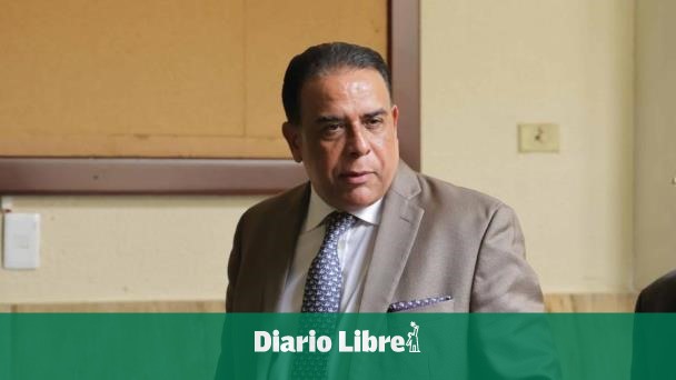 DiarioLibre's tweet photo. #LasMásLeídasDeLaSemana: Carta falsificada permitió a Alexis Medina suplir millones a Salud Pública, según testigo del MP
🔗https://t.co/kmVNQD7vru
#DiarioLibre #Noticias #Medina #MP #Mispas #Domedical https://t.co/xr45J5EzIo