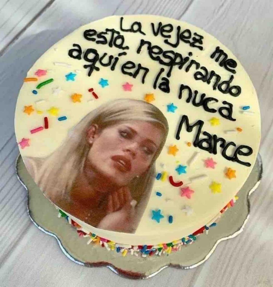 Guarromantico_'s tweet photo. Necesito este pastel para mí próximo cumpleaños. https://t.co/D4r7qNuEKL