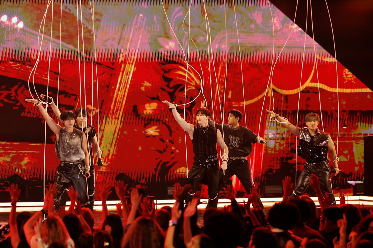Much's tweet photo. IT AIN'T NO LIE, STRAY KIDS JUST ROCKED THE HOUSE WITH THEIR 'NSYNC TRIBUTE 🔥 https://t.co/K7JEkzITtM