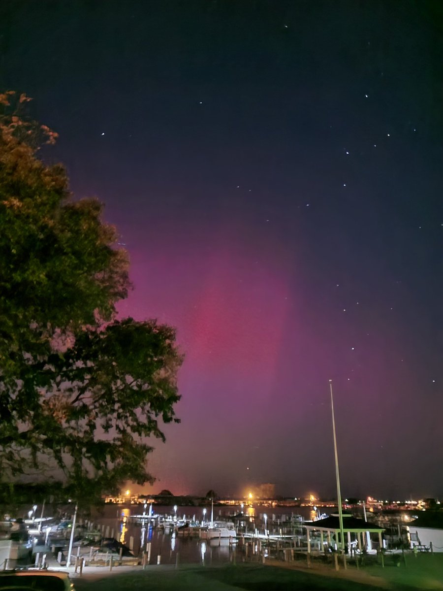 bill_senyitko's tweet photo. Marblehead, Ohio. A little after 8pm Est. @AuroraNotify https://t.co/LnbcA22Bsf