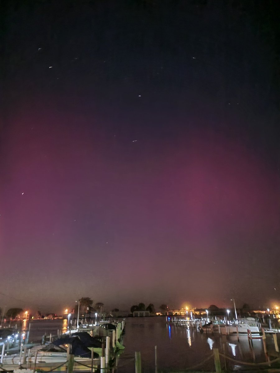 bill_senyitko's tweet photo. Marblehead, Ohio. A little after 8pm Est. @AuroraNotify https://t.co/LnbcA22Bsf