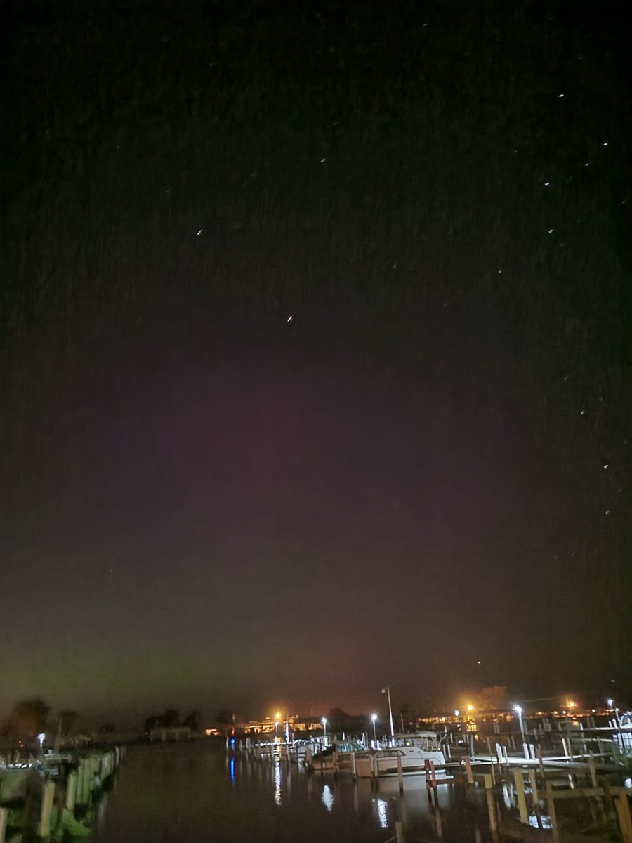 bill_senyitko's tweet photo. Marblehead, Ohio. A little after 8pm Est. @AuroraNotify https://t.co/LnbcA22Bsf