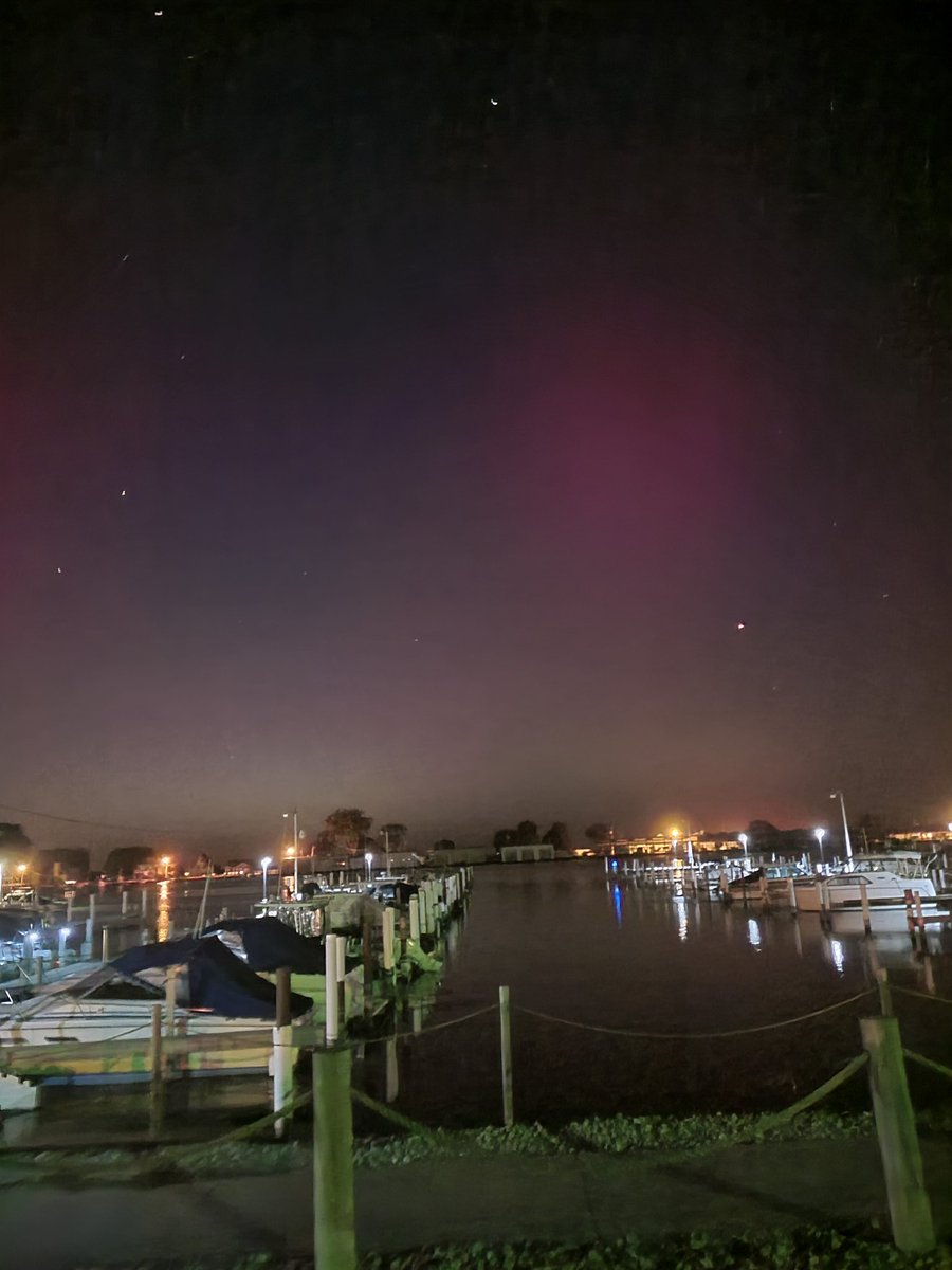 bill_senyitko's tweet photo. Marblehead, Ohio. A little after 8pm Est. @AuroraNotify https://t.co/LnbcA22Bsf