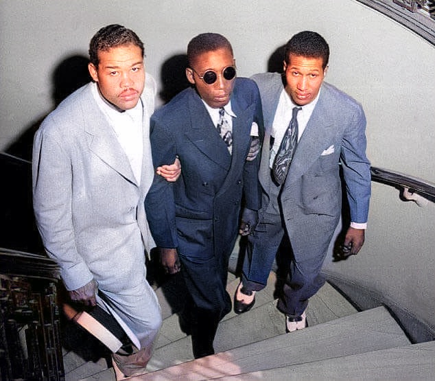 Isaac Woodard, WWII veteran, hours after being honorably discharged, was attacked by South Carolina police while still in uniform when taking the bus home &amp; left permanently BLIND

The officers were acquitted by an all white jury 

A THREAD!