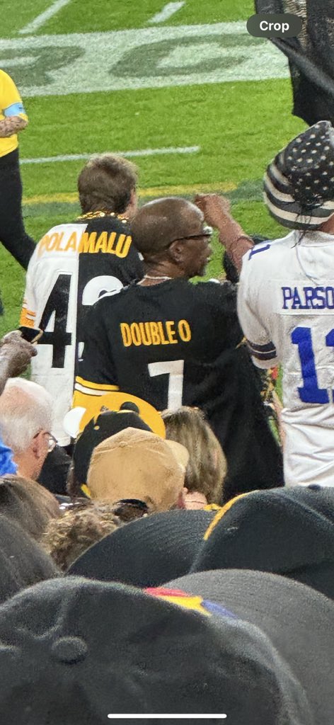 KevinGarbark_'s tweet photo. These jerseys at Sunday Night Football 😂 (two in the last pic) https://t.co/6DgpBf9wPA