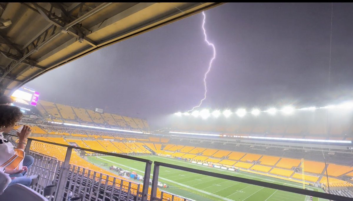 SirSimon43's tweet photo. Mother Nature injecting power in TJ Watts veins during the Steelers delay https://t.co/aeVyXBuA5e