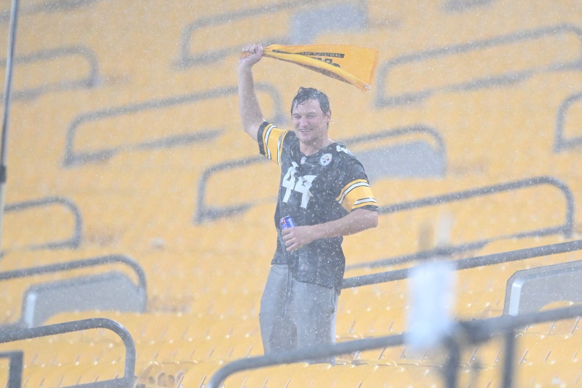 All I’m hearing from this photo is “Dawney, went dahn to Acrisure stadium and we gought rained aht”