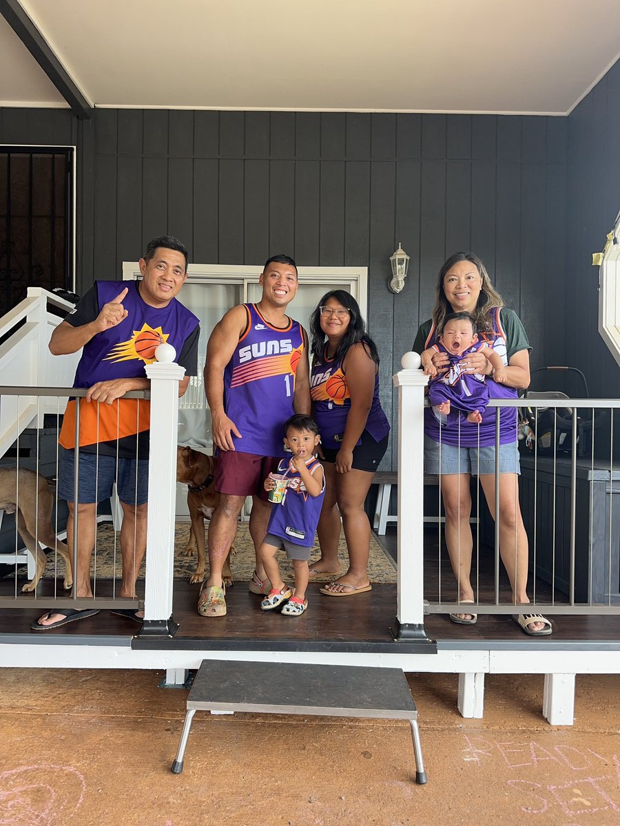 That1Toy's tweet photo. Aloha @Suns!

Our ohana is ready from Hawaii 

let’s goooo!!! 

#suns #couchsidefam #SunsUp #GoldenEra #booker #dbook https://t.co/bUzMpce5qo