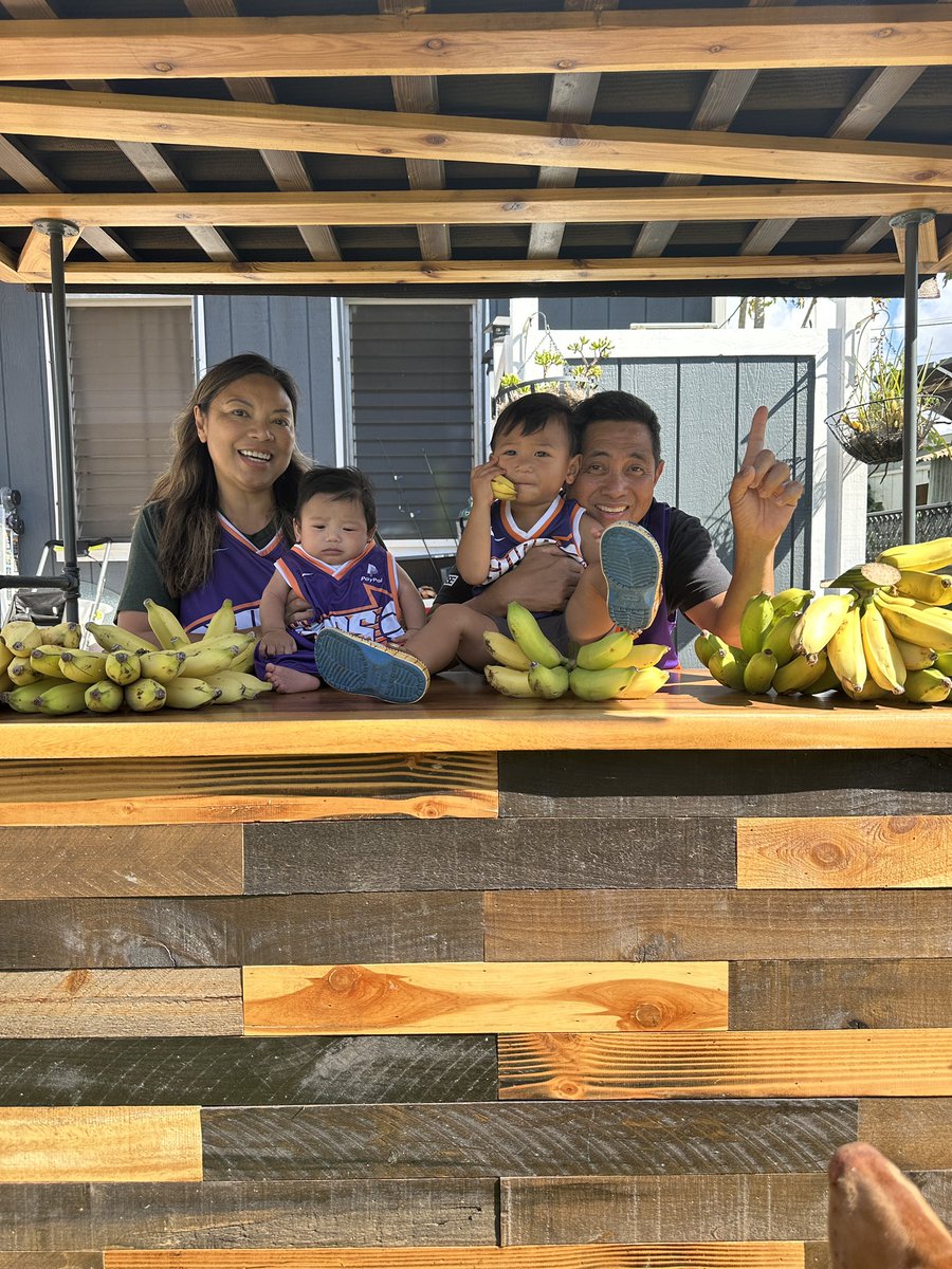 That1Toy's tweet photo. Aloha @Suns!

Our ohana is ready from Hawaii 

let’s goooo!!! 

#suns #couchsidefam #SunsUp #GoldenEra #booker #dbook https://t.co/bUzMpce5qo