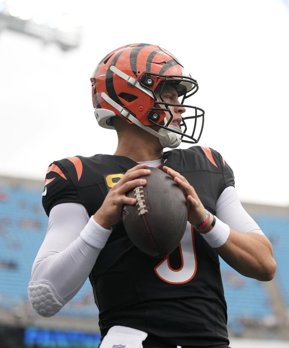 sammy______G's tweet photo. 1,370 yards 12 touchdowns, 2 INTs with a 111 rating. 

The Bengals are fucking 1-4 man https://t.co/zHgXRzHHx3