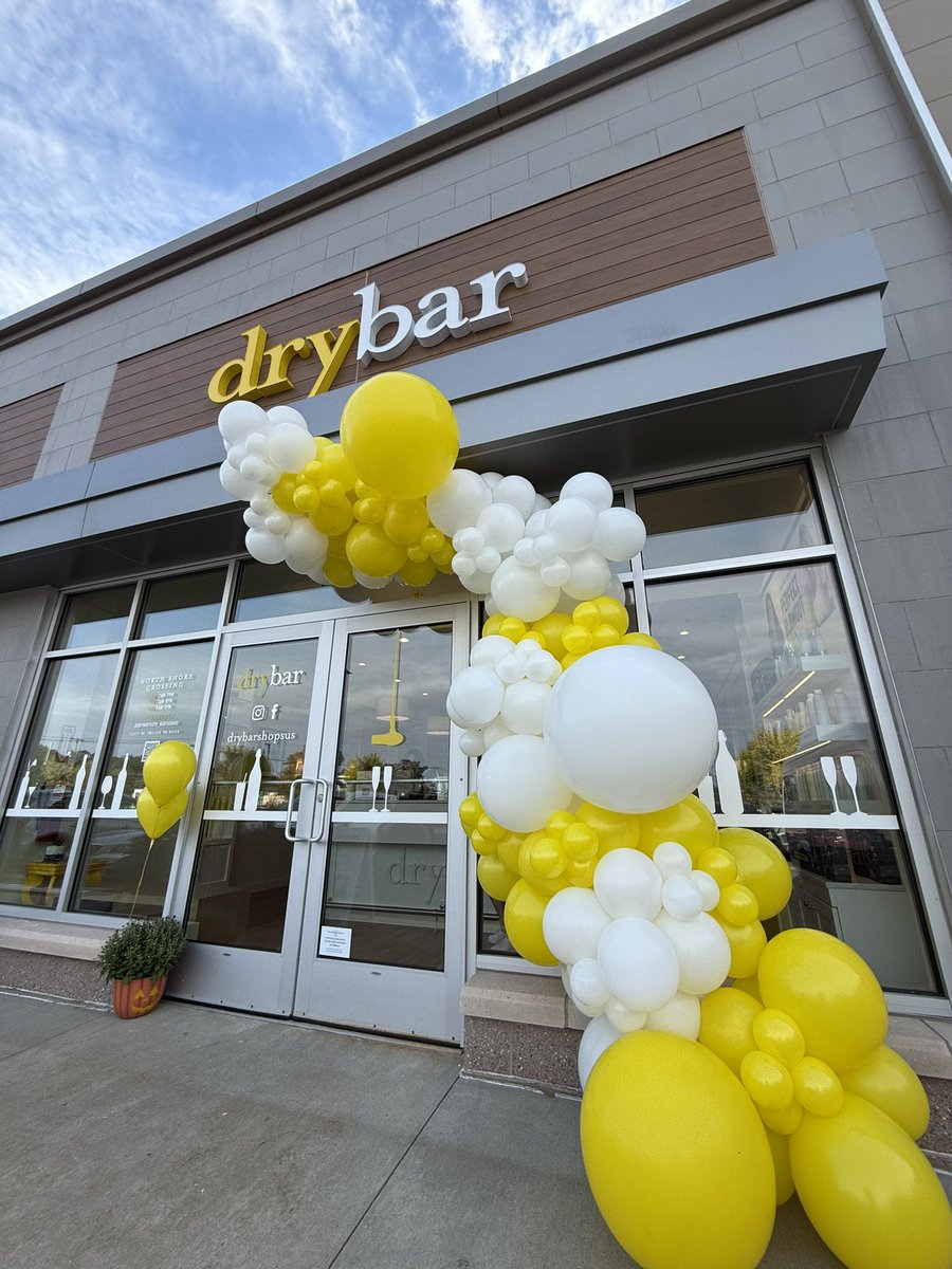BlakeCommercial's tweet photo. Latest @theDrybar opening at Northshore Crossing, Beverly, MA. #blakedeal #cre https://t.co/mVlGs0lDEg