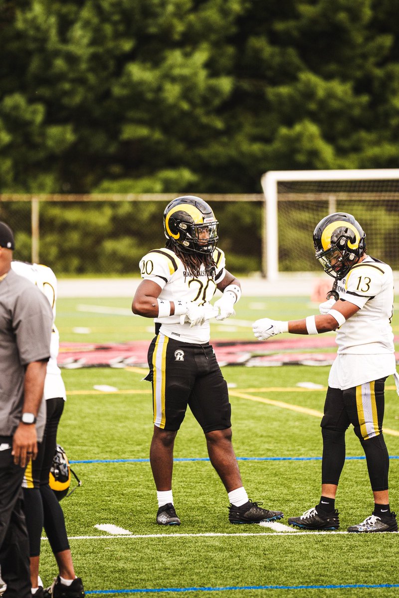 hudl.com/v/2QJ56g
Mid Szn tape‼️
Co ‘25 OLB
23 tackles 
3 sacks
20+ pressures
3 tds